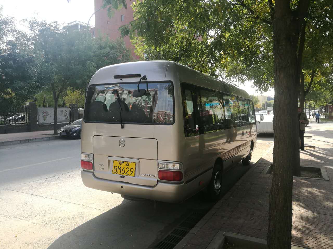 在北京大巴租赁，如何找到价格低性能好的租车公司？